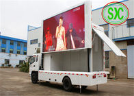 Εξωτερικό φορτηγό που διαφημίζει τις οθόνες των οδηγήσεων για το cOem φεστιβάλ/επιδείξεων μηχανών