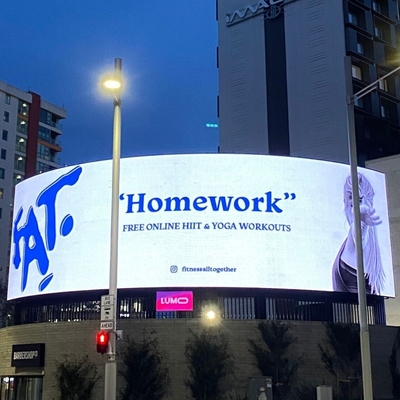 Π4 Πλήρης χρώσης εξωτερική οθόνη LED από αλουμίνιο SMD2121,3 χρόνια εγγύηση