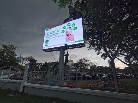 Εξωτερική έγχρωμη οθόνη LED Full p10 7000 φωτεινότητας με μεγάλη απόσταση θέασης Σχεδιασμός υπαίθριας διαφημιστικής πινακίδας