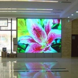 Εικονική οθόνη LED αλουμινίου 256*128mm Ενσωματωμένη πλήρης χρώματος με βέλτιστη απόσταση προβολής 6m-30m