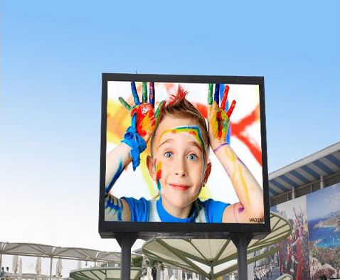 Σιδερένιο ντουλάπι P4 εξωτερική οθόνη LED Custom μέγεθος 768mmx 768mm ντουλάπι 1920Hz COB P0.9