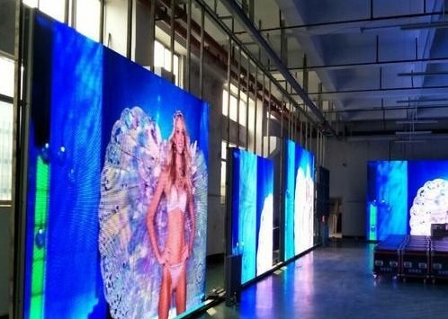 Ultra HD Μικρή απόσταση Μεγάλη ευέλικτη χωρίς ψηφιδωτά P2.5 εξωτερική οθόνη LED, διαφημιστικές πινακίδες LED