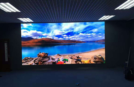 Εσωτερική κρεμασμένη οθόνη LED ενοικίασης Smd, P2 πλήρης χρωματική LED πινακίδα 3 χρόνια εγγύηση