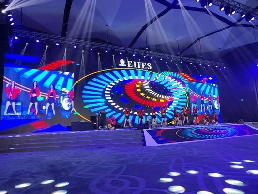 SMD2121 Εσωτερική σταθερή LED αποσυναρμολογήσιμη καμπυλωτή επιφάνεια 1024mm*1024mm Μέγεθος μονάδας