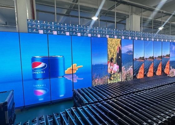 Πνευματώδης εξωτερική οθόνη αφίσων LED P3.91 P4.81 φωτεινότητα 6000 Nits 65410 Dots/M2