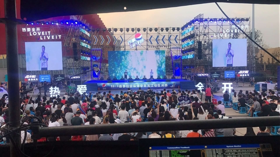 Full Color HD LED Billboard P4 DC5V Εξωτερικό Στάδιο Εμπορική εφαρμογή εκκίνησης