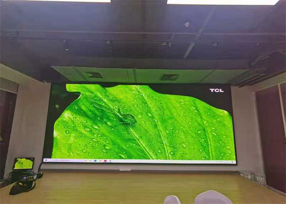 Υψηλής πυκνότητας P1.25 P2 Εσωτερική οθόνη LED τοίχου με θερμοκρασία χρώματος 6500K και διάρκεια ζωής ≥100 σε αλουμινένιο ντουλάπι χύτευσης