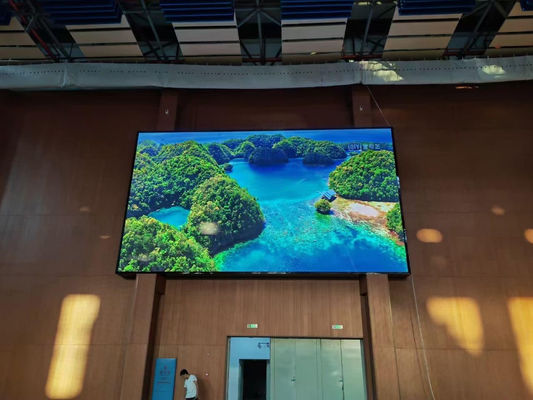 Καλή τιμή Εσωτερική πλήρης χρωματική οθόνη LED P2.5 με και κατανάλωση για ενοικίαση με υπερ λεπτή ντουλάπα και υψηλό ρυθμό ανανέωσης 3840Hz σε απευθείας σύνδεση