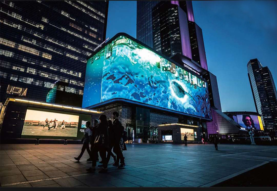 Υψηλής ανάλυσης εξωτερική οθόνη p10 Full Color LED με σταθερή απόδοση για σήμα τηλεοπτικής μετάδοσης 10mm Pixel Pitch 7000 cd/m2 φωτεινότητα 16.7 εκατομμύρια χρώματα IP65/IP54 Προστασία 800W/m2