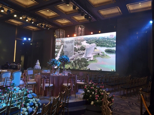 Εσωτερική οθόνη LED πλήρους χρώματος P4 HD Curved Video Wall 62500/m2 RGB 3 σε 1 24 μήνες Προσαρμοσμένο σχεδιασμό και ανταγωνιστικό