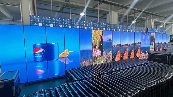 Εμφάνιση αφίσων LED από αλουμίνιο με υλικό πάνελ από αλουμίνιο και ανάλυση μονάδας 209*104