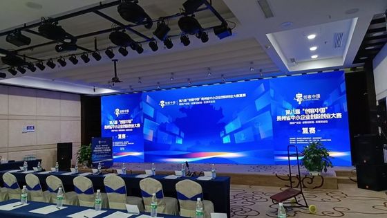 Εμφάνιση αφίσων LED P2.5 σε εσωτερικό πάτωμα