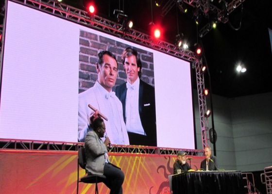 Εσωτερική οθόνη LED πλήρους χρώματος 4mm Pixel Pitch SMD2121