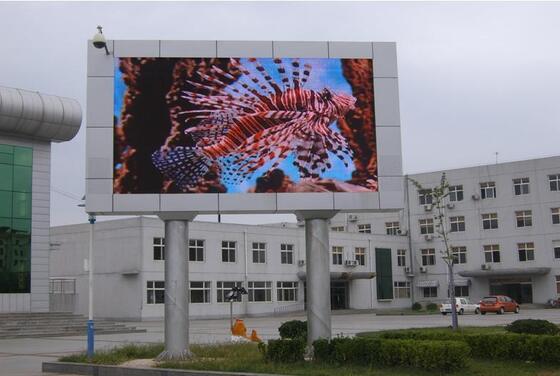 Εξωτερική οθόνη p10 Full Color LED Αδιάβροχη και ανθεκτική στις καιρικές συνθήκες με σχεδιασμό μπροστινής συντήρησης για εύκολη συντήρηση και μακροχρόνια εξωτερική λειτουργία