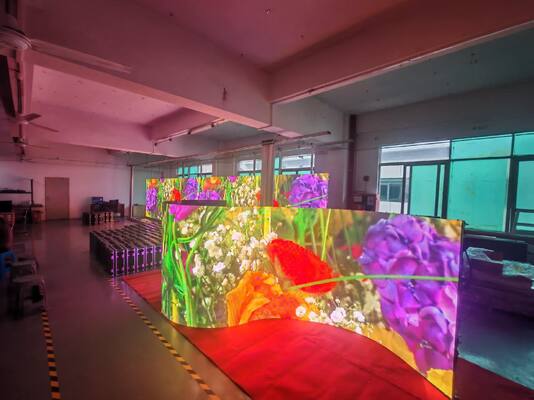 Οθόνη LED εσωτερικού χώρου p2.5 πλήρους χρώματος με ντουλάπι 640x480mm ρυθμός ανανέωσης 3840hz