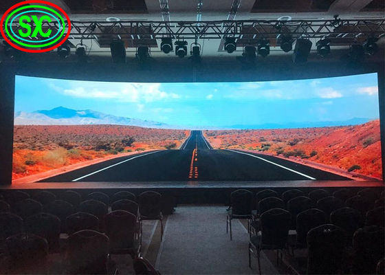 Εσωτερική/εξωτερική διαφήμιση καμπύλη οθόνη LED οθόνη IP34 3,91mm Pixel Pitch καμπύλη οθόνη LED