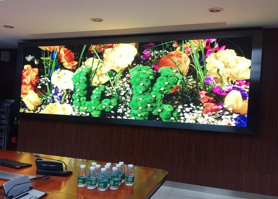 Ενοικιαζόμενη οθόνη LED με ελαφρύ ντουλάπι 6,5 κιλών και προστασία IP43, ιδανική για γρήγορη εσωτερική εγκατάσταση και μεταφορά