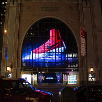 Διαφανής οθόνη LED P3.91-P7.82 5000cd/m2 32768 Πυκνότητα εικονοστοιχείων