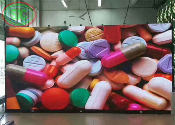 Έγχρωμη εσωτερική οθόνη LED υψηλής ανάλυσης και φωτεινότητας κατάλληλη για ψηφιακές πινακίδες και συστήματα πληροφόρησης