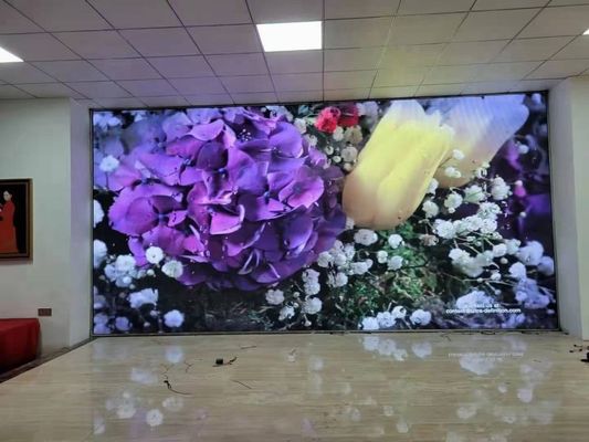 Εσωτερική οθόνη LED πλήρους χρώματος με RGB 3 σε 1 μέγεθος λάμπας SMD2121 και επεξεργασία σήματος 10 ή 14 bit για ομαλή και ζωντανή έξοδο βίντεο