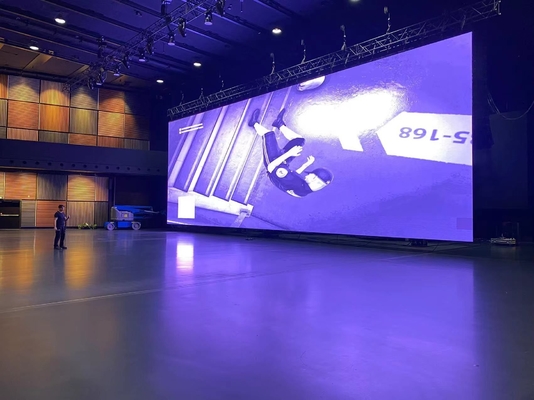 Εσωτερική πλήρης χρώσης οθόνη LED SMD P3 Τεχνολογία 3840Hz υψηλή ανανέωση 111111 Pixels / m2 και 900cd / m2 Λευκή ισορροπία φωτεινότητα