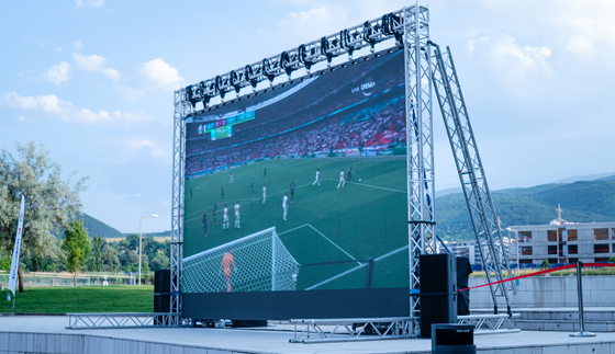 Υψηλός ρυθμός ανανέωσης P3.91 500*1000mm Αδιάβροχες εξωτερικές οθόνες LED