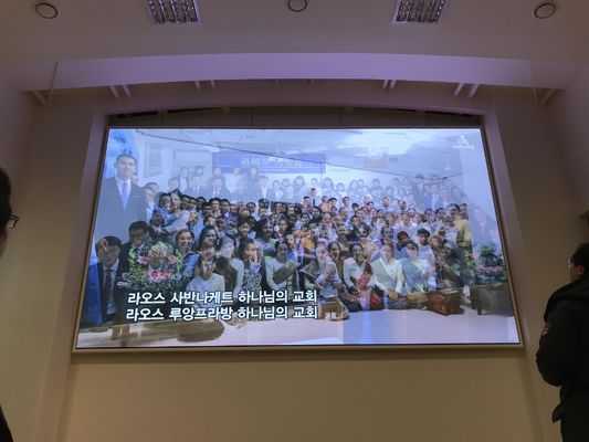 Πλήρης έγχρωμη οθόνη LED εσωτερικού p2.5 p2 με υψηλά ποσοστά ανανέωσης και σταθερή επεξεργασία σήματος για επαγγελματικές οπτικές λύσεις