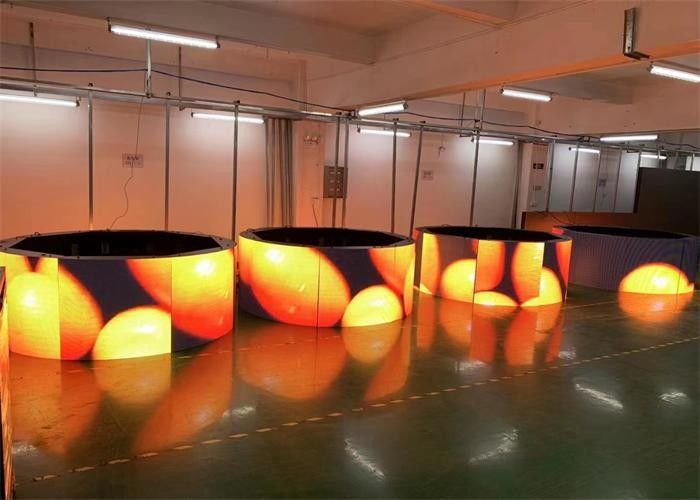 Ο στυλοβάτης κύβων οδήγησε τον τηλεοπτικό τοίχο οθόνης, εσωτερικός οδηγημένος επίδειξης διασκεδασμός θερμότητας πινάκων P3 φυσικός