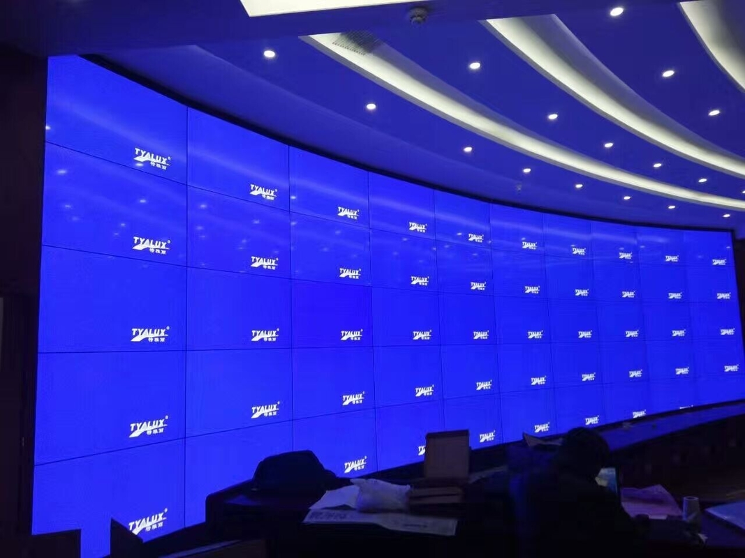 Ηλεκτρονικές οθόνες LED για αίθουσες συνεδριάσεων, εκκλησίες και γάμους