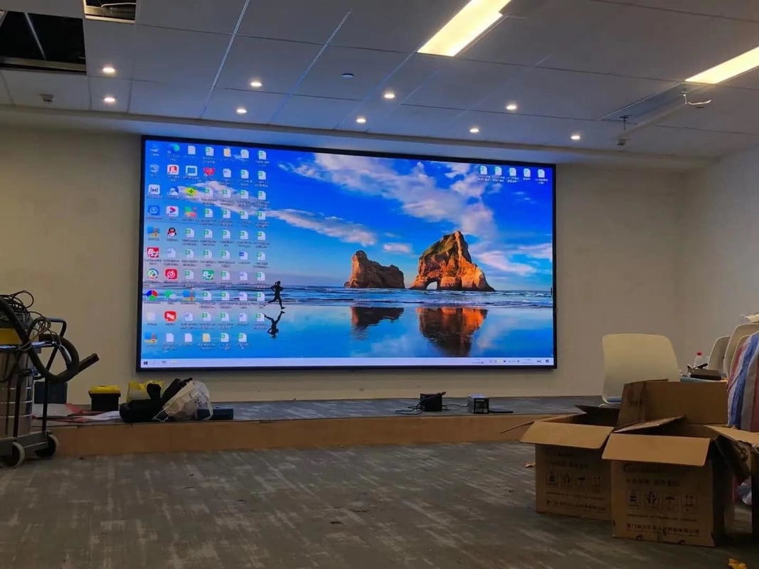 Εσωτερική οθόνη βίντεο LED SMD με ανάλυση 96 * 96dots και 50000 ώρες ζωής προηγμένης τεχνολογίας