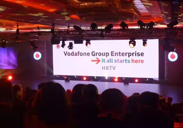 Βελτιώστε την οθόνη σας με πλακέτα δίοδων εκπομπής φωτός Chip Mounted 960*960mm Κανονικό μέγεθος ντουλαπιού και 000 ώρες διάρκεια ζωής