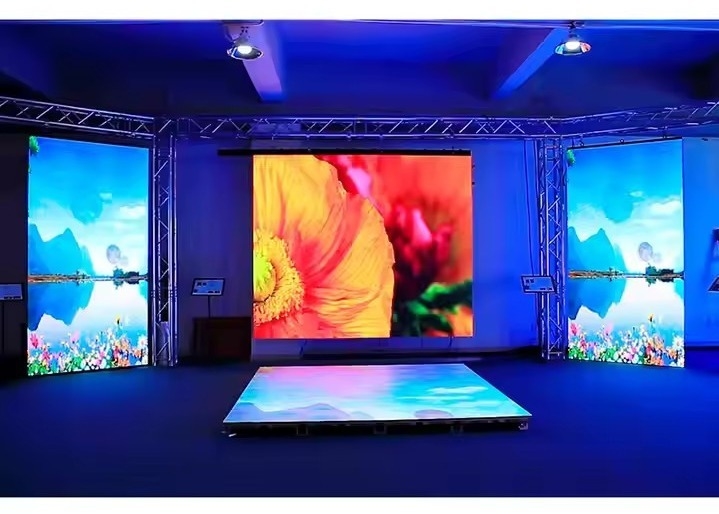 Ενοικίαση LED Cabinet από χυτό αλουμίνιο με LED οθόνη και μέση κατανάλωση 438Watt/m2 σε αποθήκη