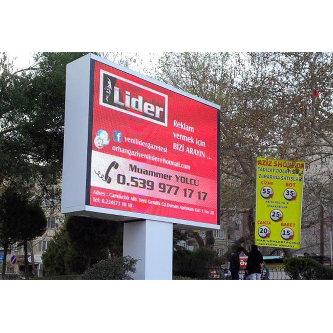 Αδιάβροχη Υπαίθρια Έγχρωμη Οθόνη LED για Διαφήμιση Δρόμου Υψηλής Φωτεινότητας P8 SMD LED Module