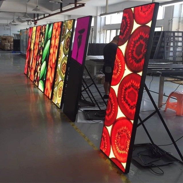 Εμπορική οθόνη LED από αλουμίνιο με διαμόρφωση χρώματος 1R1G1B και υλικό πάνελ από αλουμίνιο