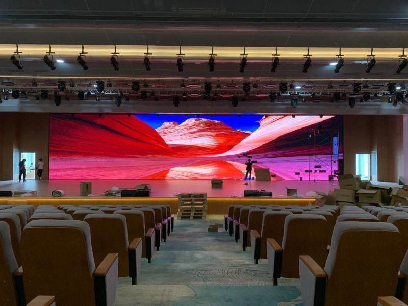 Ηλεκτρονική οθόνη υψηλής ανάλυσης LED για οθόνες Μέγεθος μούχλας 320X160mm 427186 σημεία/μ2 Πυκνότητα