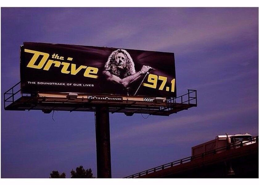 Οθόνη των οδηγήσεων πυκνότητας 10000dots P10 εικονοκυττάρου ελαφριά με το τρι-χρώμα, πίνακας διαφημίσεων IP65 πινάκων μηνυμάτων των οδηγήσεων