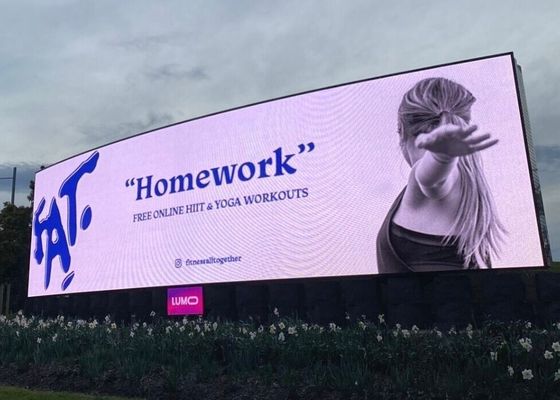 P4 SMD3535 Εξωτερική πλήρης χρώσης οθόνη LED σταθερής χρήσης Αδιάβροχο ντουλάπι