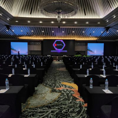 Καλή τιμή 640*640MM Μέγεθος ντουλάπις GOB LED οθόνη Σύνθεση pixel 1R1G1B και φωτεινότητα 1500 bit για ανώτερη απόδοση σε απευθείας σύνδεση