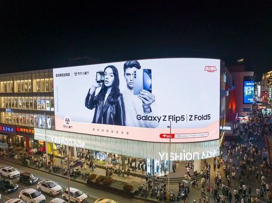 Π5 Εξωτερική διαφήμιση LED οθόνη πεταμένης αλουμινίου καμπυλωτής επιφάνειας SMD2121, φωτεινότητα 2500 Nits