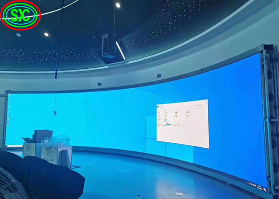 Υψηλή επίδειξη των εσωτερικών κυρτών P3.91 πλήρων οδηγήσεων χρώματος καθορισμού με το διευθετήσιμο γραφείο γωνίας