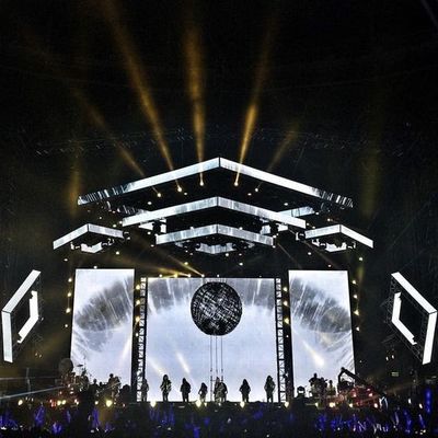 Των εξαιρετικά η επιτροπή τοίχων οθονών λεπτών οδηγήσεων P4.81 σκηνικών 2mm γραφείο SMD 2121 1R1G1B 500x500mm, 1920hz αναζωογονεί το ποσοστό, brightne 5500