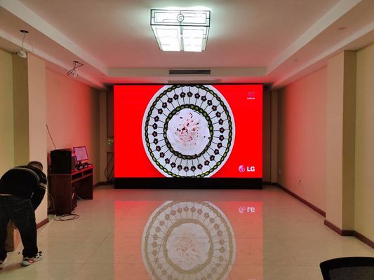 Καλή τιμή Π3 Εσωτερική οθόνη LED πλήρους χρώματος Μεγάλη φωτεινότητα και ρυθμιζόμενη ισορροπία λευκού Ιδανική για σκηνή σε απευθείας σύνδεση